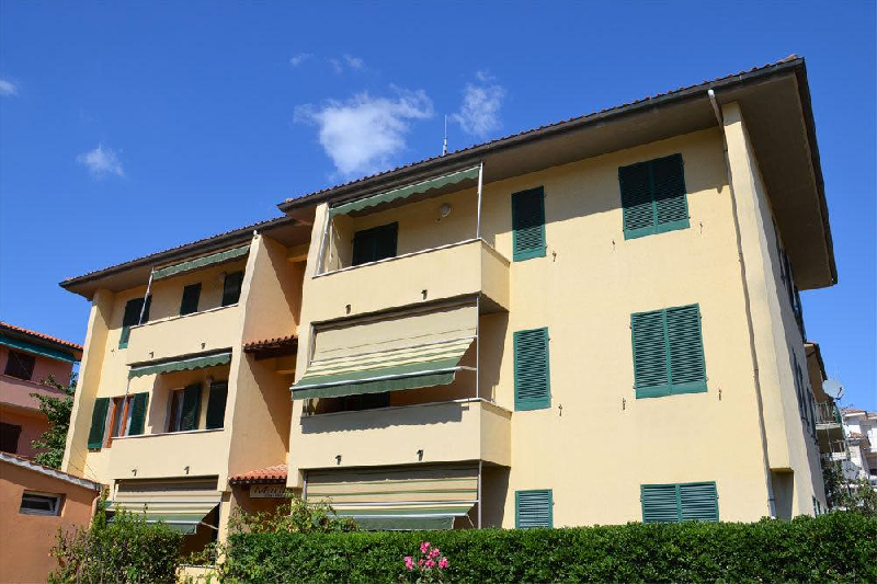 1 esterno (2)