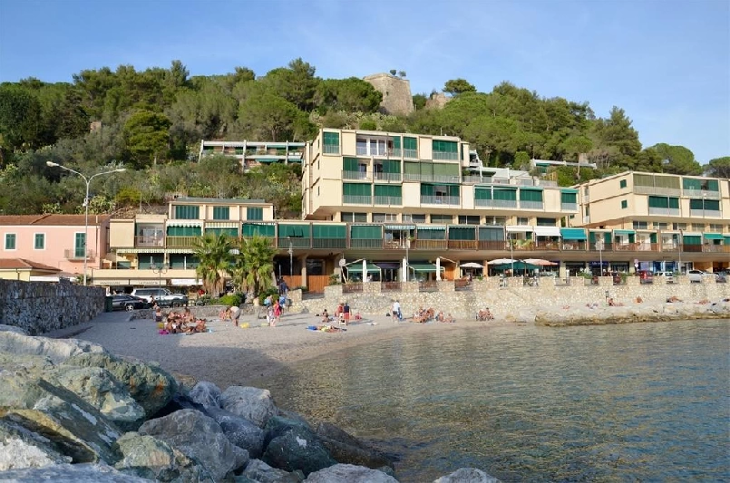 8 fronte mare