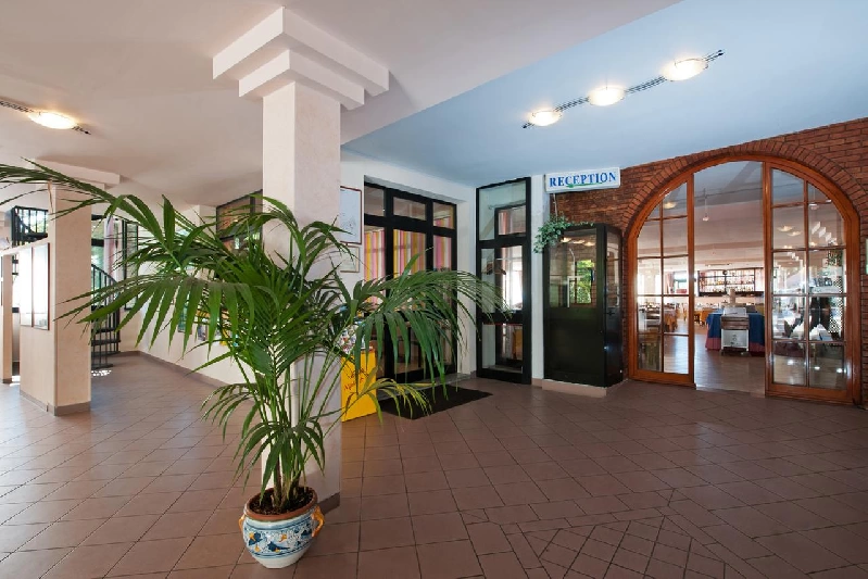 03 hall
