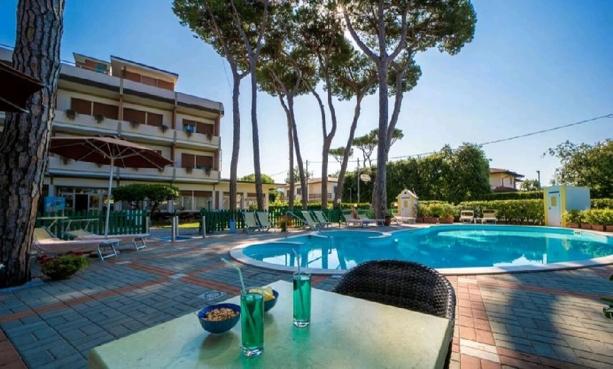 06 piscina