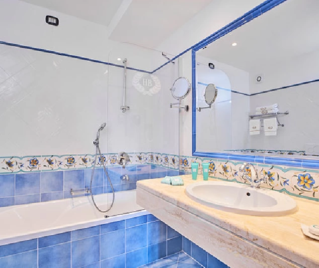 6 bagno della camera vista mare