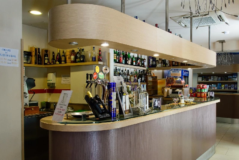 08 bar