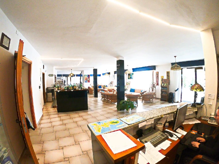 03 hall