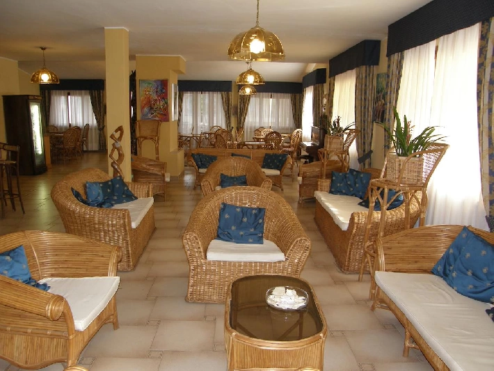05 hall