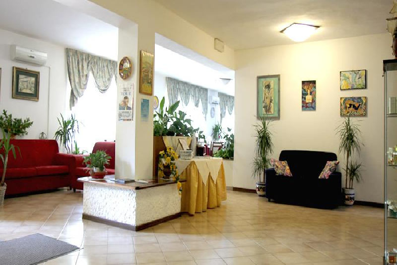 1 hall