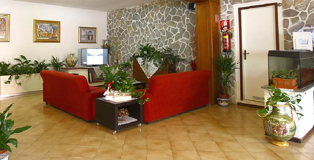 2 hall
