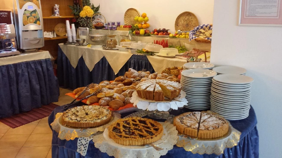 8 buffet colazione