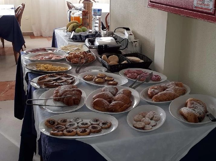 13 buffet colazione