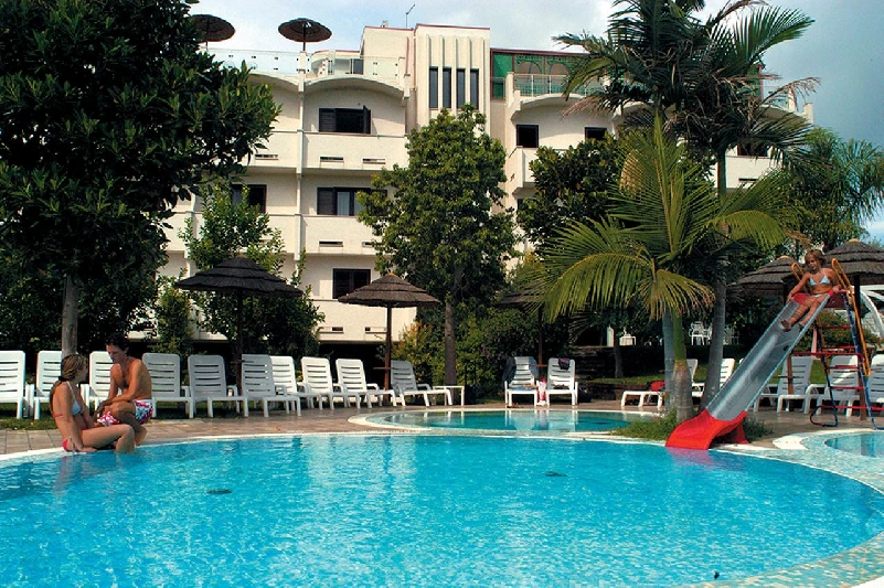 16 piscina