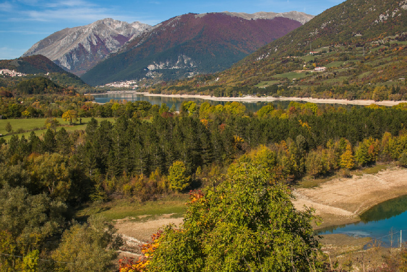 02 vista panoramica del lago di barrea, pescasseroli