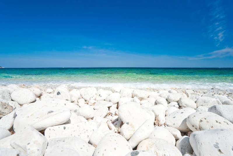la spiaggia delle ghiaie a portoferraio